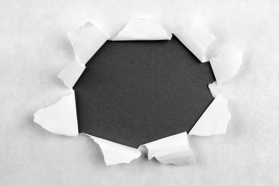 Perfuração, ilustrando uma perfuração do tímpano.